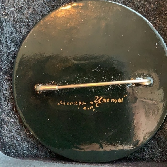 Vintage Signed Marked Round Hand-painted Black Gold Floral Russian Brooch Pin - Picture 2 of 4